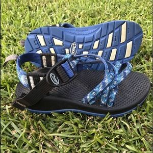 Blue boy’s Chacos